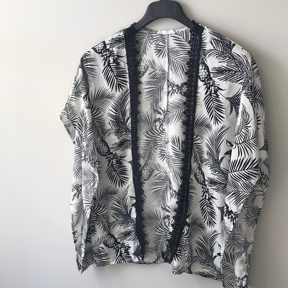 Open front pineapple short sleeved cardigan